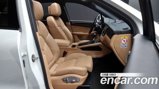 Porsche Macan 2018 — ფოტო 11/20