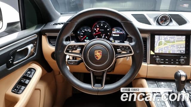 Porsche Macan 2018 — ფოტო 13/20