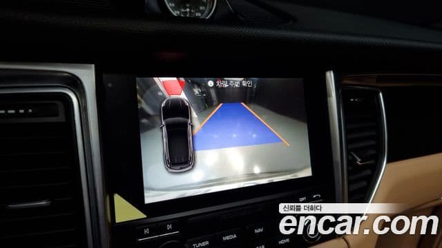 Porsche Macan 2018 — ფოტო 15/20