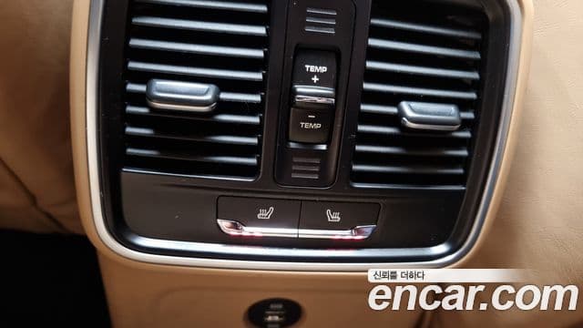 Porsche Macan 2018 — ფოტო 16/20