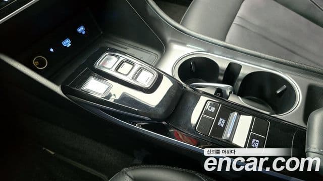 Hyundai Sonata Hybrid 2020 — Photo 9/20