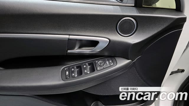 Hyundai Sonata Hybrid 2020 — Photo 1/20