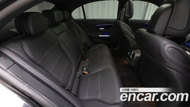 Mercedes-Benz C-Class 2023 — ფოტო 15/20