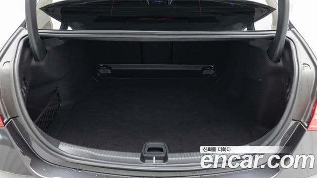 Mercedes-Benz C-Class 2023 — ფოტო 13/20
