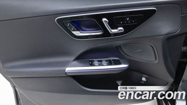Mercedes-Benz C-Class 2023 — ფოტო 19/20