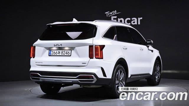 Kia Sorento 2023 — ფოტო 2/20