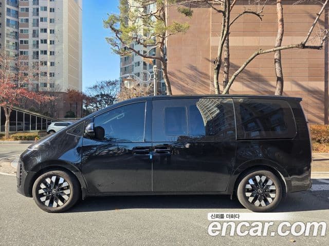 Hyundai Staria 2024 — Photo 9/20