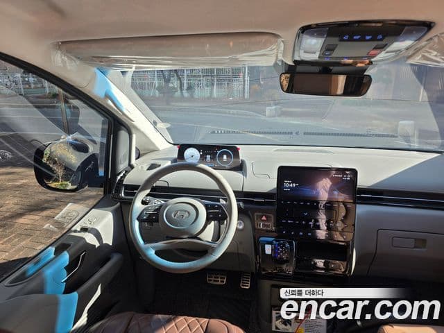Hyundai Staria 2024 — Photo 1/20