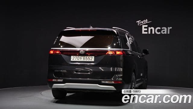 Kia Carnival 2021 — ფოტო 4/20