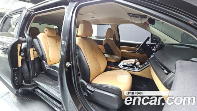 Kia Carnival 2021 — ფოტო 12/20