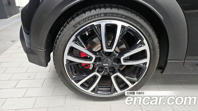 Mini Cooper S 2023 — ფოტო 5/20