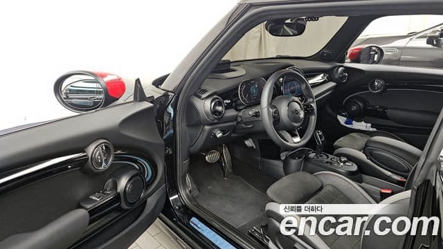 Mini Cooper S 2023 — ფოტო 10/20