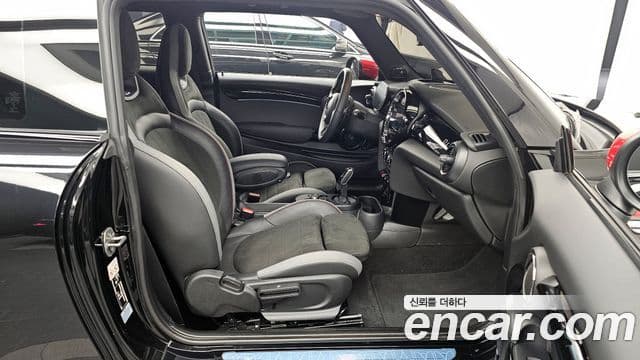 Mini Cooper S 2023 — ფოტო 11/20