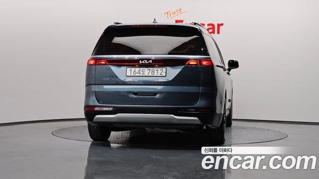Kia Carnival 2021 — ფოტო 4/20