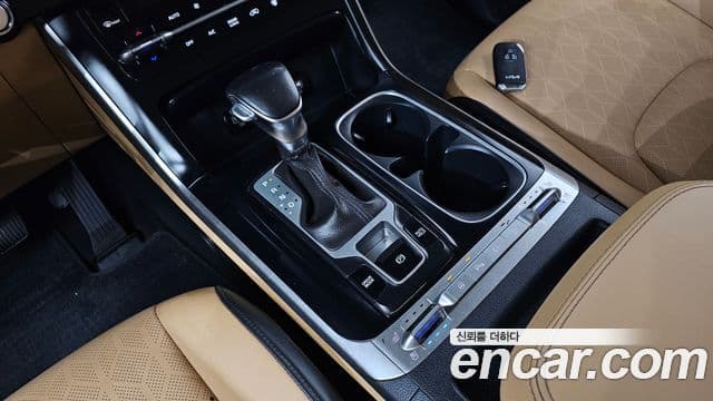 Kia Carnival 2021 — ფოტო 9/20