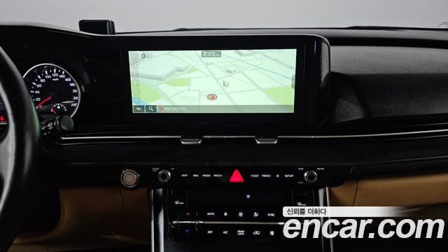 Kia Carnival 2021 — ფოტო 14/20