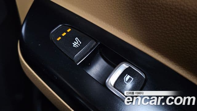 Kia Carnival 2021 — ფოტო 18/20