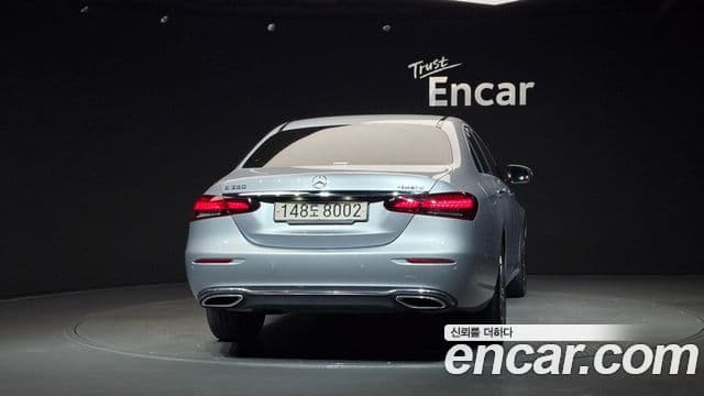 Mercedes-Benz E-Class 2022 — ფოტო 4/20