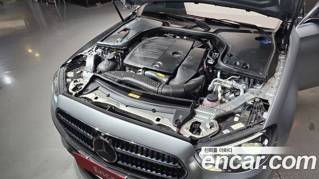 Mercedes-Benz E-Class 2022 — ფოტო 6/20