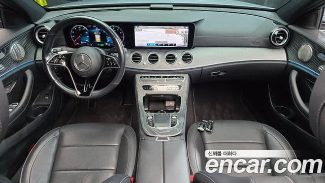 Mercedes-Benz E-Class 2022 — ფოტო 7/20