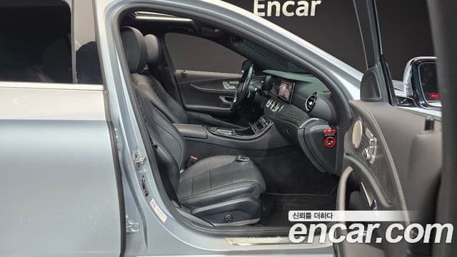 Mercedes-Benz E-Class 2022 — ფოტო 10/20