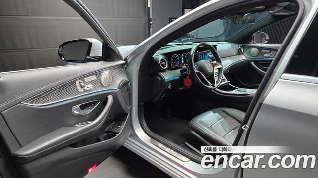 Mercedes-Benz E-Class 2022 — ფოტო 11/20