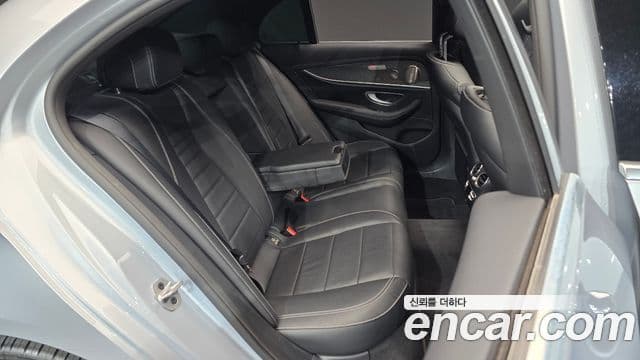 Mercedes-Benz E-Class 2022 — ფოტო 12/20