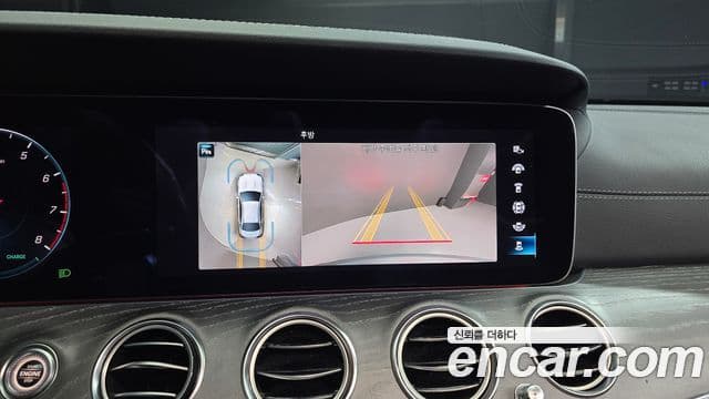 Mercedes-Benz E-Class 2022 — ფოტო 15/20