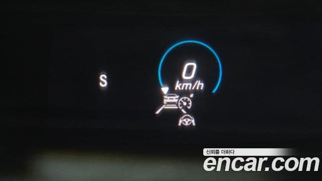 Mercedes-Benz E-Class 2022 — ფოტო 17/20