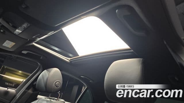 Mercedes-Benz E-Class 2022 — ფოტო 18/20