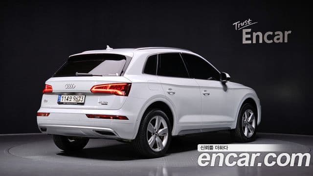 Audi Q5 2020 — ფოტო 2/20