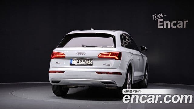 Audi Q5 2020 — ფოტო 4/20