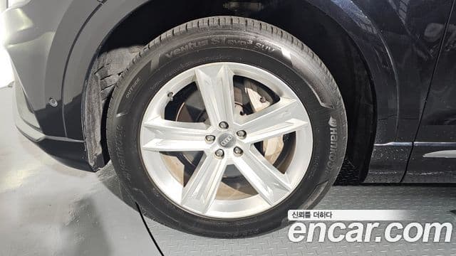 Audi Q8 2020 — Photo 5/20