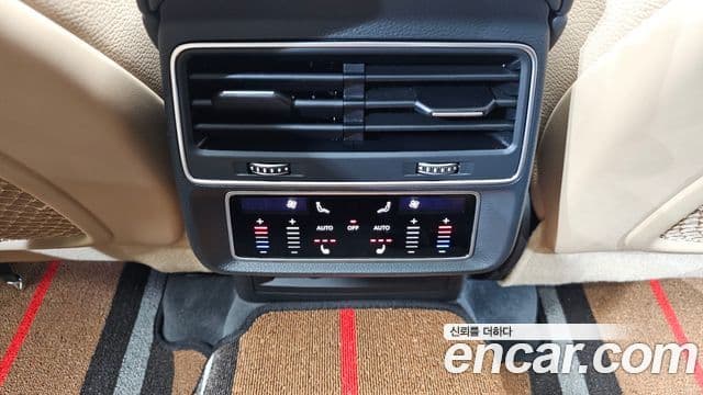 Audi Q8 2020 — Photo 2/20