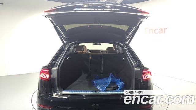 Audi Q8 2020 — Photo 15/20