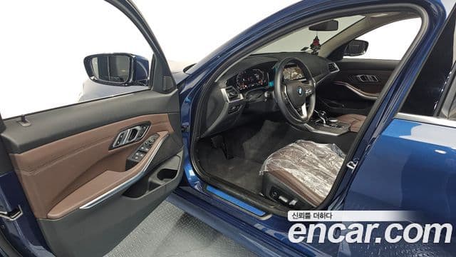 BMW 3 Series 2020 — ფოტო 16/20
