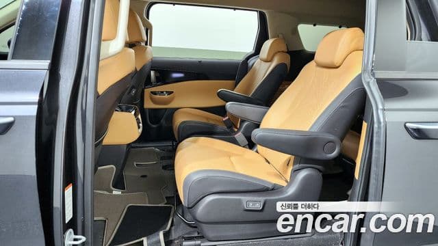 Kia Carnival 2023 — Фото 13/20