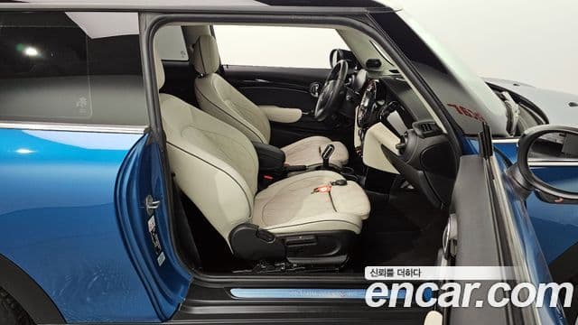 Mini Cooper S 2023 — ფოტო 12/20
