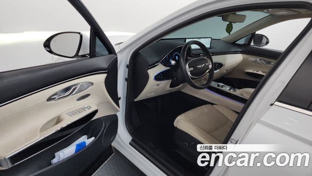 Genesis GV70 2021 — ფოტო 8/20