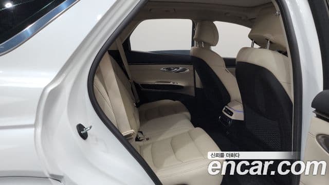 Genesis GV70 2021 — ფოტო 12/20