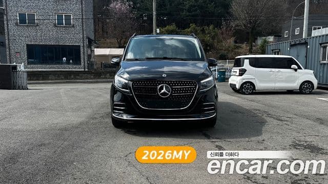Mercedes-Benz V-Class 2025 — Photo 15/20