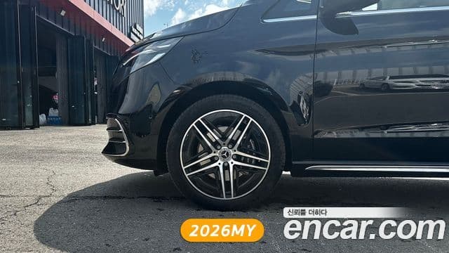Mercedes-Benz V-Class 2025 — Photo 5/20
