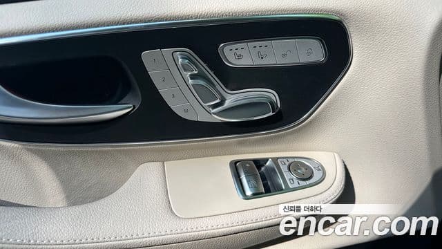 Mercedes-Benz V-Class 2025 — Photo 8/20