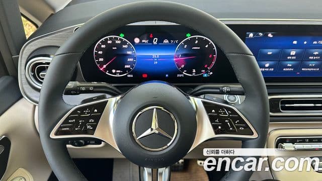 Mercedes-Benz V-Class 2025 — Photo 10/20