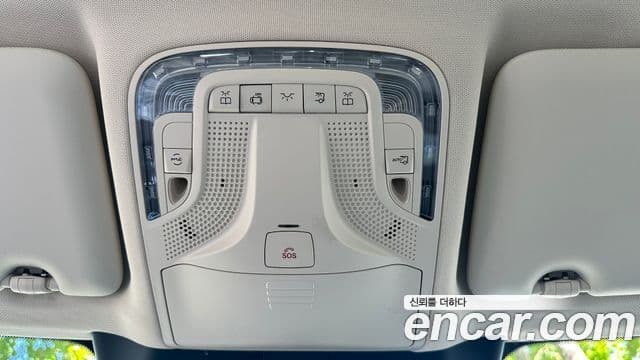 Mercedes-Benz V-Class 2025 — Photo 11/20