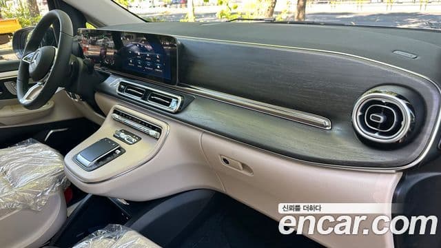Mercedes-Benz V-Class 2025 — Photo 20/20