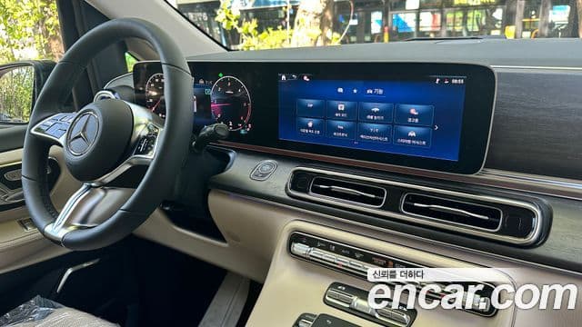 Mercedes-Benz V-Class 2025 — Photo 6/20
