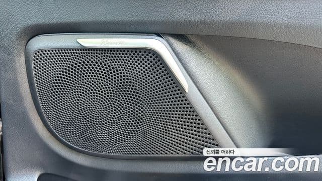 Mercedes-Benz V-Class 2025 — Photo 2/20