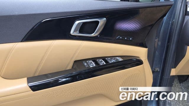 Kia Carnival 2020 — ფოტო 18/20