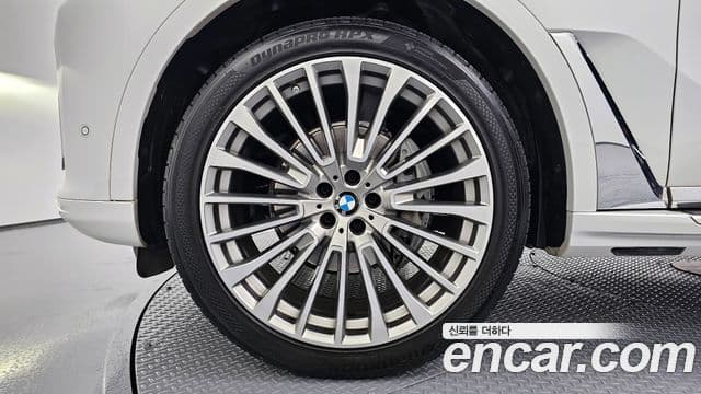 BMW X7 2021 — ფოტო 5/20